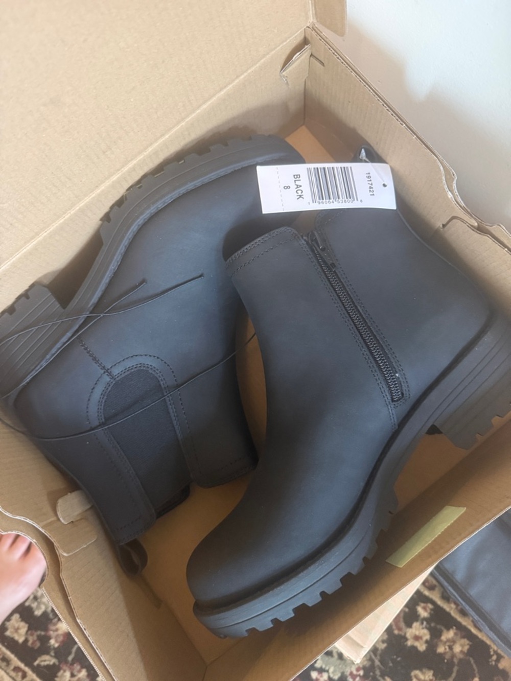 Brand new size 8 Black Women's Side-Zip Chelsea Boots